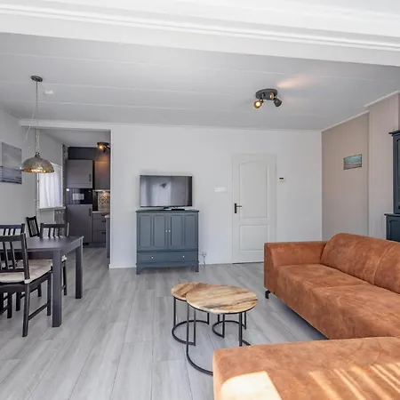 Strandhuys Zeester Semesterbostad