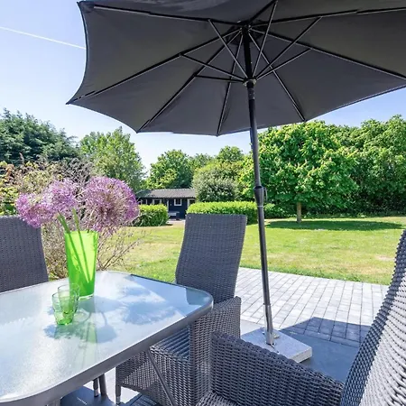 Strandhuys Zeester Semesterbostad